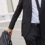Η εντατικοποίηση των αιφνιδιαστικών ελέγχων από την Επιθεώρηση Εργασίας φέρνει στο προσκήνιο την υποχρεωτική εφαρμογή της Ψηφιακής Κάρτας Εργασίας, καθιστώντας απαραίτητη την πλήρη συμμόρφωση επιχειρήσεων και εργαζομένων για την αποφυγή υψηλών προστίμων.