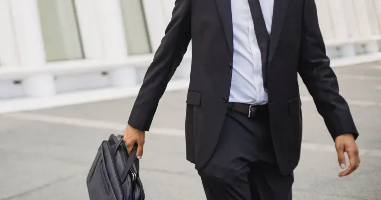 Η εντατικοποίηση των αιφνιδιαστικών ελέγχων από την Επιθεώρηση Εργασίας φέρνει στο προσκήνιο την υποχρεωτική εφαρμογή της Ψηφιακής Κάρτας Εργασίας, καθιστώντας απαραίτητη την πλήρη συμμόρφωση επιχειρήσεων και εργαζομένων για την αποφυγή υψηλών προστίμων.