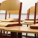 Με την έναρξη της σχολικής χρονιάς 2026-2027, το Υπουργείο Παιδείας ενεργοποιεί εκ νέου το πλαίσιο για τη Λυκειακή Ενισχυτική Διδασκαλία, με στόχο την ουσιαστική υποστήριξη των μαθητών που προετοιμάζονται για τις Πανελλαδικές Εξετάσεις αλλά και την κάλυψη μαθησιακών κενών.