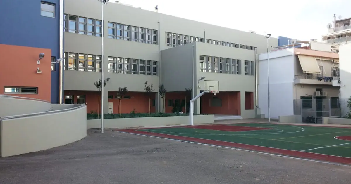 Το Υπουργείο Παιδείας εφαρμόζει φέτος το νέο μοντέλο συν-διδασκαλίας, δίνοντας προτεραιότητα στην πλήρη ενσωμάτωση των μαθητών με ειδικές εκπαιδευτικές ανάγκες στο γενικό σχολείο και στον ορθολογικό επιμερισμό του προσωπικού.