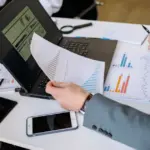 Σημαντικές αλλαγές και αυστηρά χρονοδιαγράμματα φέρνει η Ανεξάρτητη Αρχή Δημοσίων Εσόδων (ΑΑΔΕ) για εκατομμύρια φορολογούμενους και επιχειρήσεις, ενεργοποιώντας παράλληλα εκτεταμένες ψηφιακές διασταυρώσεις, νέες προθεσμίες διορθώσεων στο myDATA και συγκεκριμένα πλαίσια για τη ρύθμιση ληξιπρόθεσμων χρεών.