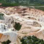 Η δήλωση των ενσήμων γίνεται ηλεκτρονικά μέσω των ψηφιακών υπηρεσιών της ΔΥΠΑ ή των ΚΕΠ, όπου τα ένσημα διασταυρώνονται αυτόματα από το μητρώο του e-ΕΦΚΑ, βάσει του ειδικού κωδικού ειδικότητας και του πακέτου κάλυψης που αφορά τις εξορύξεις.