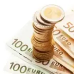 Για τους εργαζόμενους σε τουριστικά γραφεία και τουριστικά πρακτορεία, ο υπολογισμός των ενσήμων για τη λήψη του Ειδικού Εποχικού Βοηθήματος της ΔΥΠΑ απαιτεί την πραγματοποίηση από 75 έως 240 ημερομίσθια στον οικείο κλάδο κατά το προηγούμενο ημερολογιακό έτος, ενώ δεν πρέπει να συγκεντρώνονται πάνω από 240 ημερομίσθια συνολικά σε όλους τους εργοδότες μέσα στη συγκεκριμένη περίοδο.