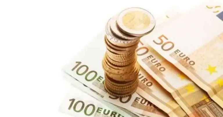 Για τους εργαζόμενους σε τουριστικά γραφεία και τουριστικά πρακτορεία, ο υπολογισμός των ενσήμων για τη λήψη του Ειδικού Εποχικού Βοηθήματος της ΔΥΠΑ απαιτεί την πραγματοποίηση από 75 έως 240 ημερομίσθια στον οικείο κλάδο κατά το προηγούμενο ημερολογιακό έτος, ενώ δεν πρέπει να συγκεντρώνονται πάνω από 240 ημερομίσθια συνολικά σε όλους τους εργοδότες μέσα στη συγκεκριμένη περίοδο.