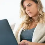 Σε πλήρη εξέλιξη βρίσκονται από τη ΔΥΠΑ οι αιτήσεις για το Ειδικό Εποχικό Βοήθημα, τα ενεργά vouchers κατάρτισης με επίδομα έως 1.000 ευρώ, καθώς και τα προγράμματα επιδότησης νέων θέσεων εργασίας και νέας επιχειρηματικότητας.