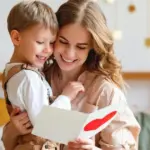 Η παροχή καταβάλλεται για διάστημα 9 μηνών και ισούται μηνιαίως με τον νομοθετημένο κατώτατο μισθό, προσφέροντας πλήρη ασφαλιστική κάλυψη για υγειονομική περίθαλψη και συντάξιμο χρόνο.