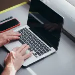 Η βεβαίωση υπολοίπου οφειλών από τον e-ΕΦΚΑ και το ΚΕΑΟ εκδίδεται πλέον ψηφιακά μέσα σε λίγα λεπτά, επιτρέποντας στους ασφαλισμένους και τους εργοδότες να υποβάλουν αίτηση υπαγωγής στη ευνοϊκή ρύθμιση των 120 δόσεων.