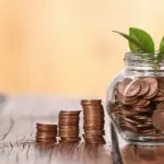 Η ρύθμιση παρέχει τη δυνατότητα τμηματικής εξόφλησης των οφειλών προς τον e-ΕΦΚΑ και το ΚΕΑΟ, διασφαλίζοντας την αποφυγή αναγκαστικών μέτρων είσπραξης.