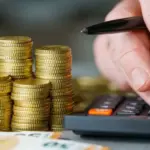 Η έκδοση της βεβαίωσης υπολοίπου οφειλών για την υπαγωγή στη ρύθμιση των 24 έως 48 δόσεων πραγματοποιείται ψηφιακά μέσω των ηλεκτρονικών υπηρεσιών του e-ΕΦΚΑ και του Κέντρου Είσπραξης Ασφαλιστικών Οφειλών (ΚΕΑΟ), με τη χρήση των προσωπικών κωδικών Taxisnet.