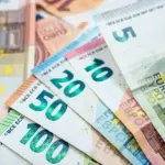 Ο e-ΕΦΚΑ εφαρμόζει τις διατάξεις του νόμου Κατρούγκαλου (Ν. 4387/2016) και του νόμου Βρούτση (Ν. 4670/2020), συνυπολογίζοντας το σύνολο των εισφορών που καταβλήθηκαν παράλληλα από την 1η Ιανουαρίου 2002 και μετά.