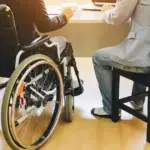 Χάρη στην άμεση ανταλλαγή δεδομένων, τα στοιχεία εισοδήματος, η φορολογική ενημερότητα και η ιδιότητα του ασφαλισμένου επιβεβαιώνονται αυτόματα, συντέμνοντας τον χρόνο επεξεργασίας της αίτησης από μήνες σε λίγες εβδομάδες.