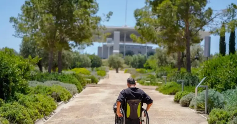 Χάρη στην άμεση ψηφιακή ανταλλαγή δεδομένων, τα στοιχεία ταυτοποίησης, οι φορολογικές δηλώσεις και τα οικονομικά δεδομένα αντλούνται απευθείας από τη βάση της ΑΑΔΕ, εξαλείφοντας τις γραφειοκρατικές καθυστερήσεις και επιταχύνοντας τη διαδικασία απόφασης.