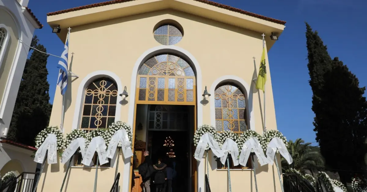 Η διαδικασία για τους πολίτες της Ευρωπαϊκής Ένωσης απαιτεί ιδιαίτερη προσοχή στη διασταύρωση των ασφαλιστικών στοιχείων και των ευρωπαϊκών κανονισμών κοινωνικής ασφάλειας (Κανονισμοί 883/04 και 987/09), ειδικά όταν ο δικαιούχος πραγματοποίησε τα έξοδα κηδείας στη χώρα μας ή επιθυμεί τη μεταφορά της παροχής.