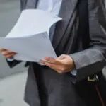 Οι γιατροί και οι υγειονομικοί που έχουν διανύσει παράλληλο χρόνο ασφάλισης στο πρώην ΤΣΑΥ (νυν ΕΤΑΑ) και στο Δημόσιο ή το ΕΣΥ δικαιούνται δεύτερη ανταποδοτική σύνταξη ή προσαύξηση συντάξιμων αποδοχών για τα χρόνια που κατέβαλαν διπλές εισφορές.