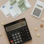 Αυξημένο έως και 30% είναι το φετινό επίδομα θέρμανσης για την περίοδο 2026-2027, με το ποσό αναφοράς για το πετρέλαιο θέρμανσης να διαμορφώνεται στα 390 ευρώ (από 300 ευρώ πέρυσι), ενώ η πλατφόρμα myΘέρμανση της ΑΑΔΕ αναμένεται να ανοίξει εντός του Νοεμβρίου 2026 για την υποβολή των αιτήσεων.