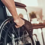 Η διαδικασία υποβολής της αίτησης στην ηλεκτρονική πλατφόρμα του Υπουργείου Παιδείας απαιτεί προσοχή στη συγκέντρωση των σωστών εγγράφων, ιδίως όταν λαμβάνονται υπόψη τα κοινωνικά και εισοδηματικά κριτήρια που σχετίζονται με την αναπηρία.