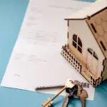 Η πρόωρη αποχώρηση από ένα φοιτητικό σπίτι είναι απόλυτα νόμιμη, εφόσον τηρηθούν συγκεκριμένες προϋποθέσεις του Αστικού Κώδικα και της ειδικής νομοθεσίας για τις μισθώσεις κατοικιών.