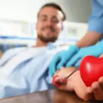 Η διαδικασία είναι απλή και πραγματοποιείται απευθείας μέσα από την εφαρμογή του gov.gr Wallet, η οποία συνδέεται αυτόματα με τις κεντρικές βάσεις δεδομένων του Εθνικού Μητρώου Αιμοδοτών (ΕΜΑ) και της ΗΔΥΚΑ (myHealth).