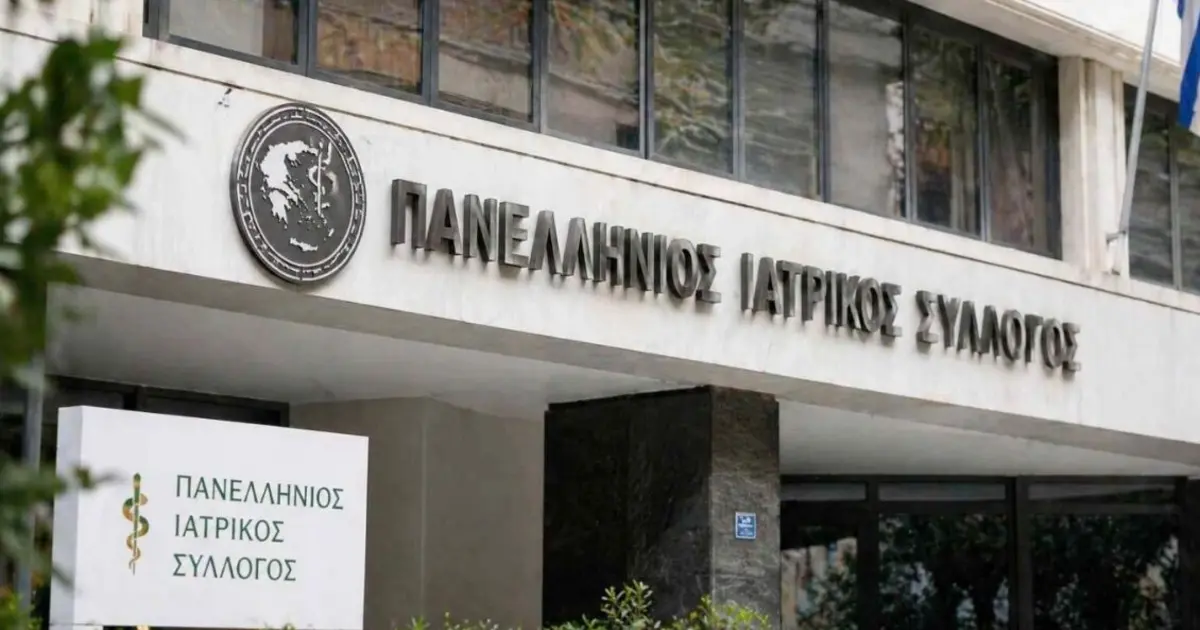 Με την ένταξη των επαγγελματικών ταυτοτήτων στο ψηφιακό χαρτοφυλάκιο, οι εγγεγραμμένοι ιατροί στους κατά τόπους Ιατρικούς Συλλόγους μπορούν να φέρουν το επίσημο αποδεικτικό μέλους του ΠΙΣ στο κινητό τους, καταργώντας την ανάγκη για έγχαρτες ή πλαστικές βεβαιώσεις.