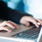 Η έκδοση της βεβαίωσης απαλλαγής φόρου για τη δωρεάν παραχώρηση επαγγελματικού εξοπλισμού ή επαγγελματικής στέγης προς τέκνα πραγματοποιείται ψηφιακά μέσα από την πλατφόρμα myAADE (myPROPERTY / «Τα Αιτήματά μου») με την υποβολή της σχετικής δήλωσης γονικής παροχής ή δωρεάν παραχώρησης.
