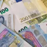 Η ρύθμιση αυτή διευκολύνει τους νέους επαγγελματίες που ξεκινούν τη δραστηριότητά τους χρησιμοποιώντας τον εξοπλισμό της οικογενειακής επιχείρησης ή των γονέων τους, χωρίς να επιβαρύνονται με επιπλέον φορολογικά βάρη.