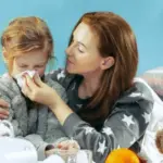 Η συγκεκριμένη άδεια αποτελεί ατομικό δικαίωμα κάθε εργαζόμενου γονέα ή φροντιστή στον ιδιωτικό τομέα, είναι άνευ αποδοχών και χορηγείται για την αντιμετώπιση εκτάκτων αναγκών υγείας των παιδιών ή άλλων εξαρτώμενων μελών της οικογένειας.