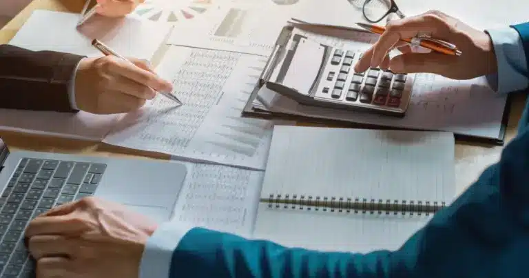 Η συμμόρφωση με τις ψηφιακές δηλώσεις προστατεύει τις επιχειρήσεις του κλάδου από βαριά διοικητικά πρόστιμα, ενώ παράλληλα διασφαλίζει την τήρηση του ωραρίου και του δικαιώματος αποσύνδεσης των λογιστών και βοηθών λογιστών.