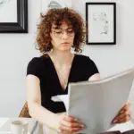 Στην τελική ευθεία βρίσκονται οι πληρωμές και οι αιτήσεις για τα σημαντικότερα προνοιακά επιδόματα του ΟΠΕΚΑ, καθώς χιλιάδες νοικοκυριά αναζητούν τους όρους, τα εισοδηματικά όρια και τα απαραίτητα χαρτιά για το επίδομα παιδιού (Α21), το επίδομα στέγασης και τα αναπηρικά επιδόματα.