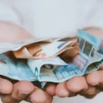 Η προθεσμία για την υποβολή ένστασης στο Ελάχιστο Εγγυημένο Εισόδημα (πρώην ΚΕΑ) είναι αυστηρά 14 ημέρες από την ημερομηνία κοινοποίησης της απορριπτικής απόφασης ή της πράξης καταλογισμού.
