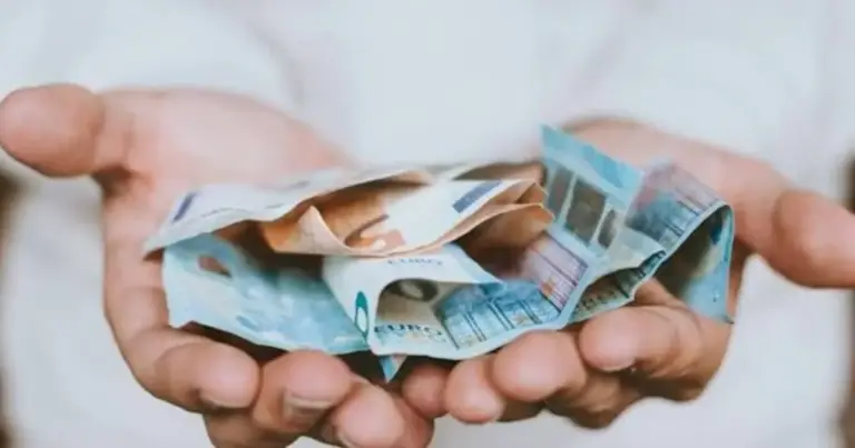 Η προθεσμία για την υποβολή ένστασης στο Ελάχιστο Εγγυημένο Εισόδημα (πρώην ΚΕΑ) είναι αυστηρά 14 ημέρες από την ημερομηνία κοινοποίησης της απορριπτικής απόφασης ή της πράξης καταλογισμού.