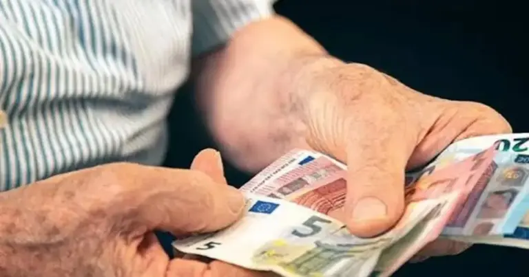 Τα ποσά για το επίδομα στεγαστικής συνδρομής ανασφάλιστων υπερηλίκων του ΟΠΕΚΑ εμφανίζονται στο ηλεκτρονικό σύστημα του οργανισμού συνήθως 3 με 5 εργάσιμες ημέρες πριν από την επίσημη ημερομηνία καταβολής τους. Οι δικαιούχοι μπορούν να ελέγξουν την κατάσταση της πληρωμής τους μέσω των ηλεκτρονικών υπηρεσιών, λίγο προτού τα χρήματα πιστωθούν στους τραπεζικούς τους λογαριασμούς.