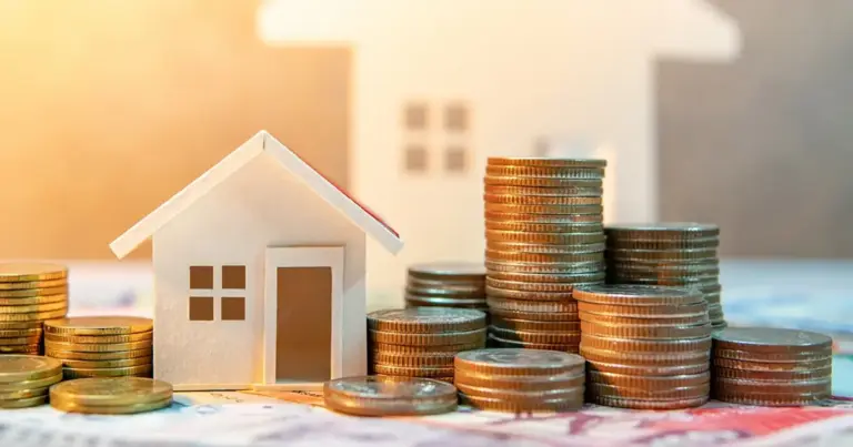 Η πίστωση των χρημάτων στους τραπεζικούς λογαριασμούς των δικαιούχων πραγματοποιείται την τελευταία εργάσιμη ημέρα κάθε μήνα, ενώ τα ποσά καθίστανται διαθέσιμα στα ΑΤΜ από το απόγευμα της προηγούμενης εργάσιμης ημέρας.