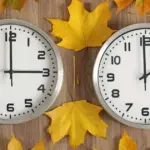 Κατά τη μετάβαση από τη θερινή στη χειμερινή ώρα, όταν οι δείκτες των ρολογιών μετακινούνται κατά μία ώρα πίσω (στις 04:00 σε 03:00), η νυχτερινή βάρδια που βρίσκεται σε εξέλιξη διαρκεί στην πραγματικότητα μία ώρα παραπάνω.