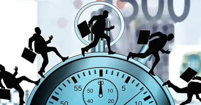 Όταν κατά τον επιτόπιο έλεγχο της Επιθεώρησης Εργασίας διαπιστώνεται ότι ένας εργαζόμενος βρίσκεται στον χώρο εργασίας μετά τη λήξη του προδηλωμένου ωραρίου του χωρίς αντίστοιχη σήμανση έξοδου ή υφίσταται απόκλιση μεταξύ των πραγματικών χτυπημάτων και των στοιχείων στο ΠΣ ΕΡΓΑΝΗ, επιβάλλονται συγκεκριμένες διοικητικές κυρώσεις.