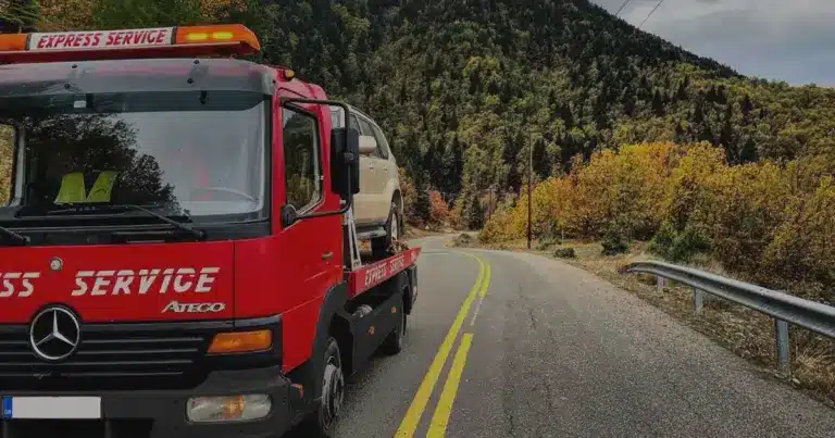 Για το προσωπικό που κινείται εκτός εγκαταστάσεων (οδηγοί, μηχανικοί πεδίου, τεχνικοί αποκατάστασης), η παρακολούθηση του ωραρίου πραγματοποιείται με συνδυασμό προδηλωμένων βαρδιών και ψηφιακών εφαρμογών.