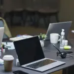 Η σήμανση της Ψηφιακής Κάρτας Εργασίας σε καθεστώς ευέλικτης προσέλευσης πραγματοποιείται κατά την πραγματική στιγμή έναρξης και λήξης της εργασίας, με το εγκεκριμένο περιθώριο ευελιξίας να υπολογίζεται αυστηρά εντός του δηλωθέντος ωραρίου και της ψηφιακής οργάνωσης του χρόνου εργασίας στο σύστημα «ΕΡΓΑΝΗ ΙΙ».