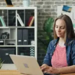 Η σήμανσή της αποτυπώνει σε πραγματικό χρόνο τον πραγματικό χρόνο εργασίας, διασφαλίζοντας την τήρηση των συμφωνηθέντων ορίων και την ορθή αμοιβή της πρόσθετης εργασίας.