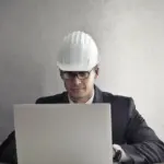 Η δήλωση των ωρών εκτός έδρας εργασίας στην ψηφιακή κάρτα εργασίας για τις τεχνικές εταιρείες κατασκευών γίνεται υποχρεωτικά μέσω της προδηλωμένης οργάνωσης του χρόνου εργασίας στο σύστημα ERGANI II, απαλλάσσοντας τους εργαζόμενους από την υποχρέωση να χτυπούν την κάρτα τους κατά τη διάρκεια της εκτός έδρας μετακίνησης ή παραμονής τους στο εργοτάξιο.