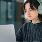 Σε πλήρη εξέλιξη βρίσκεται η τελική φάση των εγγραφών στις Δημόσιες Σχολές Ανώτερης Επαγγελματικής Κατάρτισης (ΣΑΕΚ) για το ακαδημαϊκό έτος 2026-2027, με χιλιάδες υποψηφίους να οριστικοποιούν τις θέσεις τους στις νέες ειδικότητες που συνδέονται άμεσα με την αγορά εργασίας.
