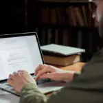 Αυστηρότερο πλαίσιο για τις απουσίες, ψηφιακή καταγραφή της καθημερινότητας των σχολείων και αυστηρές ποινές για τη χρήση κινητών τηλεφώνων εφαρμόζονται πλήρως τη σχολική χρονιά 2026-2027.
