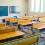 Με την έναρξη της σχολικής χρονιάς 2026-2027, το Υπουργείο Παιδείας ενεργοποιεί το πλαίσιο για τη λειτουργία της Ενισχυτικής Διδασκαλίας στα γυμνάσια, με στόχο τη δωρεάν μαθησιακή υποστήριξη των μαθητών σε βασικά μαθήματα.